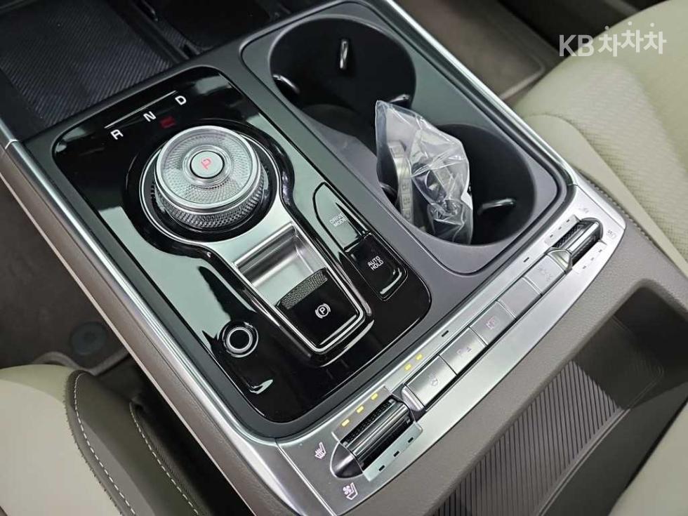 Kia Carnival — miniaturë 8