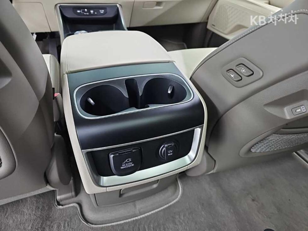 Kia Carnival — miniaturë 13