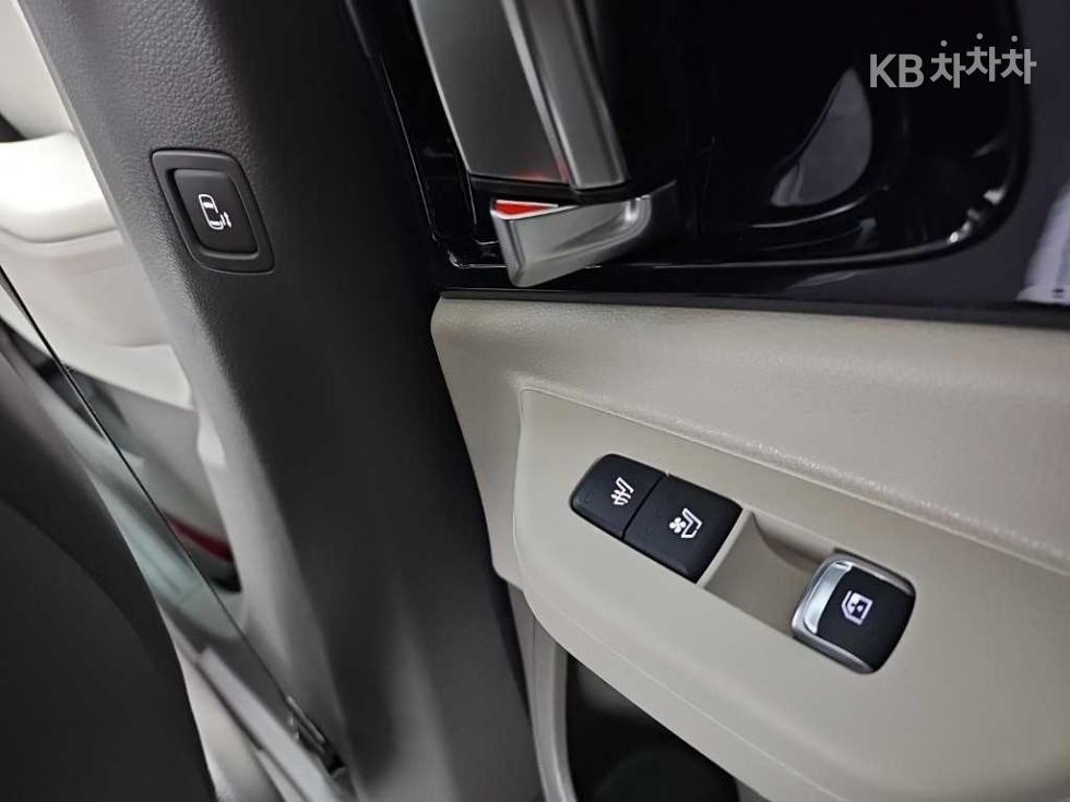 Kia Carnival — miniaturë 14