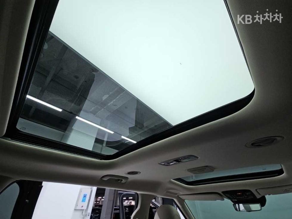 Kia Carnival — miniaturë 15