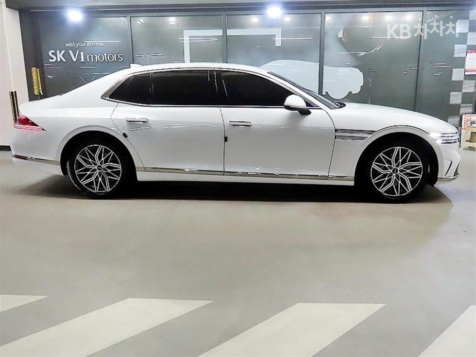Genesis G90 BASE MODEL — фото 3