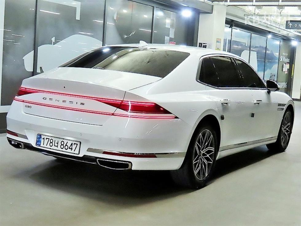 Genesis G90 BASE MODEL — фото 4