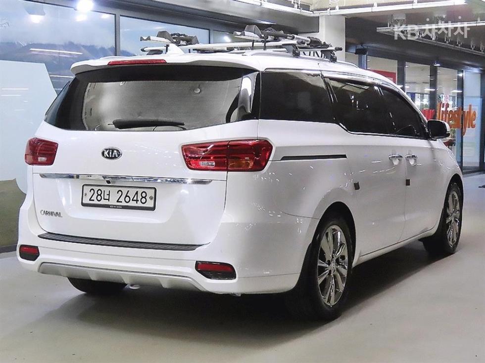 Kia Carnival PRESTIGE — фото 4