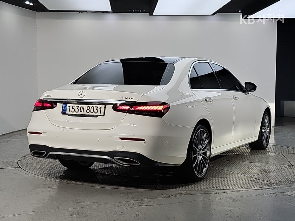 Mercedes-Benz E-Class AMG Line — фото 4