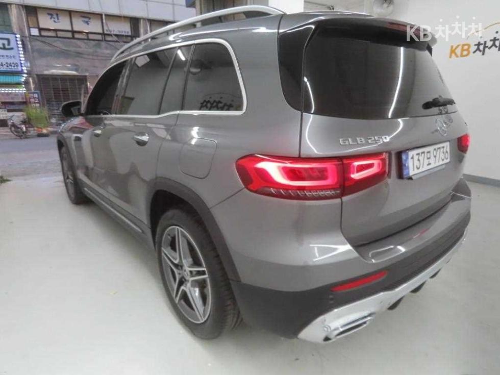 Mercedes-Benz GLB — miniaturë 3