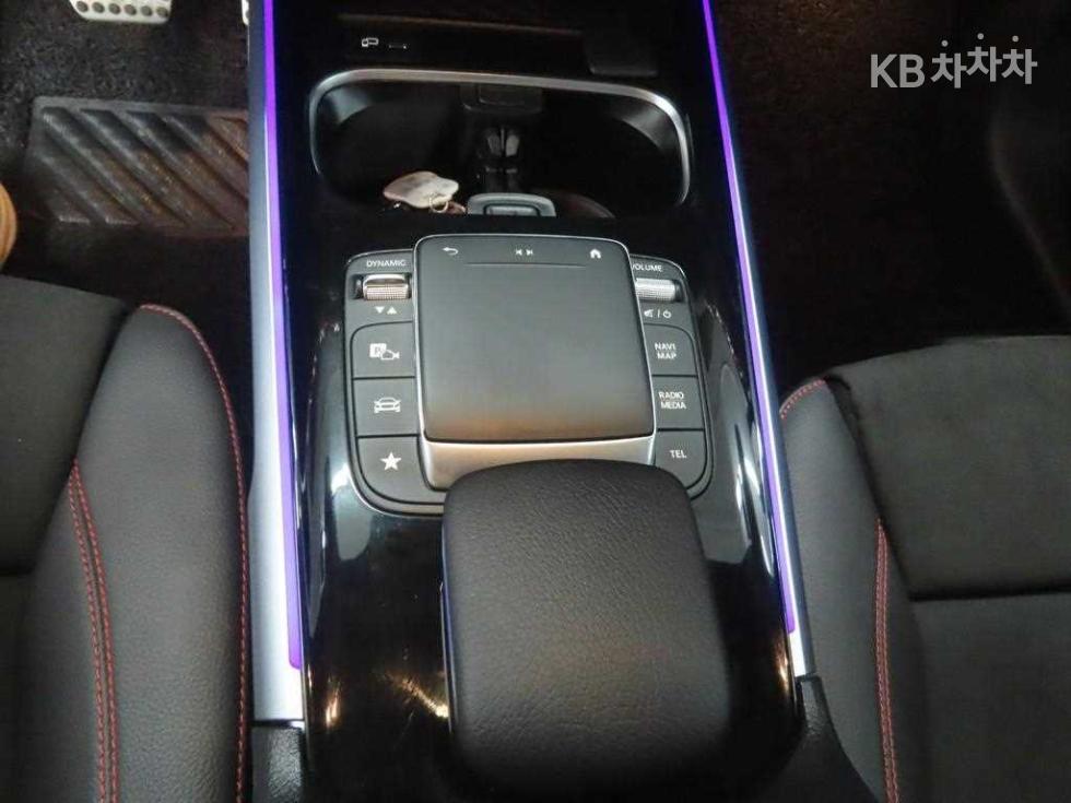 Mercedes-Benz GLB — miniaturë 12