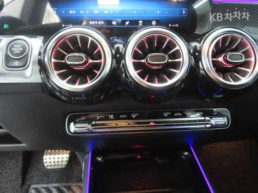 Mercedes-Benz GLB — miniaturë 13