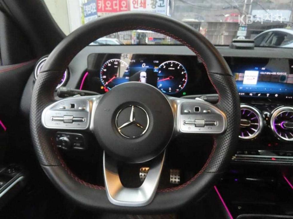 Mercedes-Benz GLB — miniaturë 16