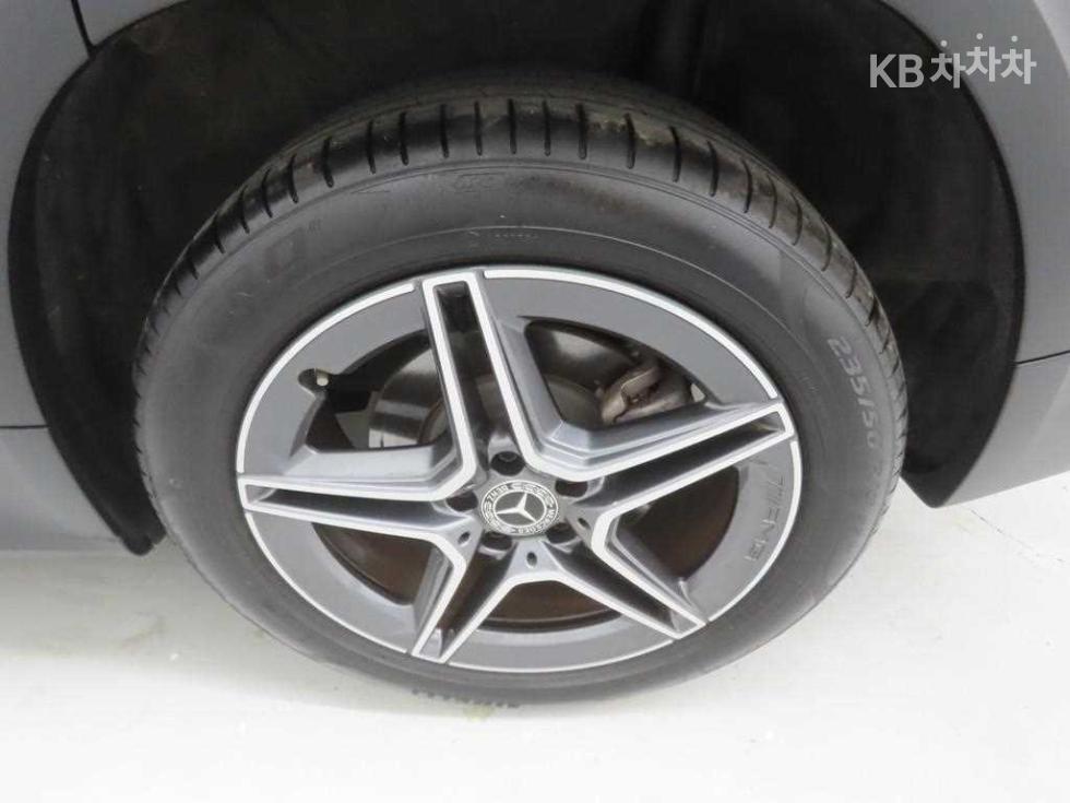 Mercedes-Benz GLB — miniaturë 17