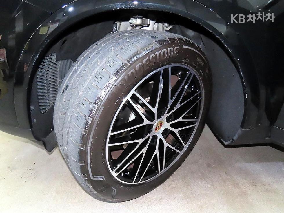 Porsche Cayenne — miniaturë 20