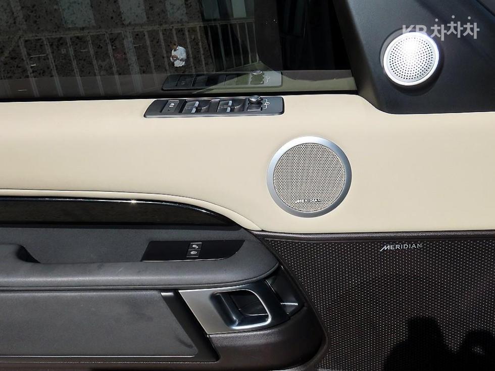Land Rover Discovery — miniaturë 11