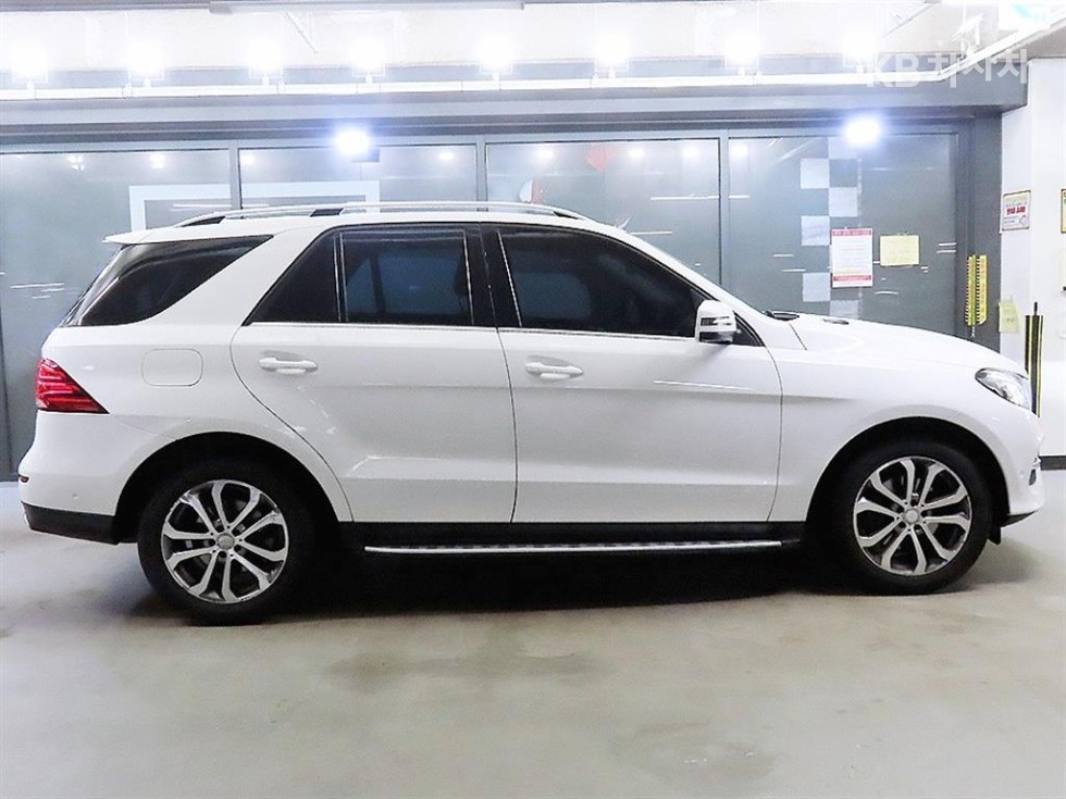 Mercedes-Benz GLE — miniaturë 3