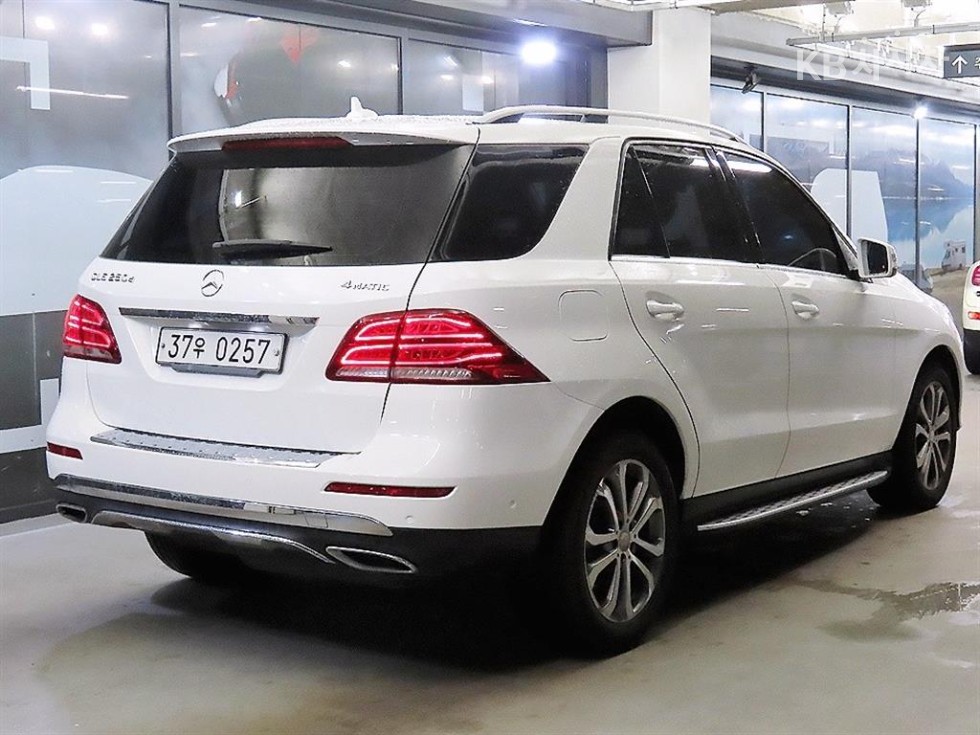 Mercedes-Benz GLE — miniaturë 4