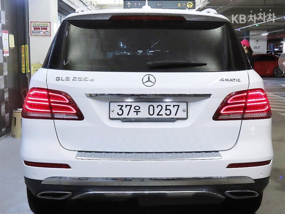 Mercedes-Benz GLE — miniaturë 5