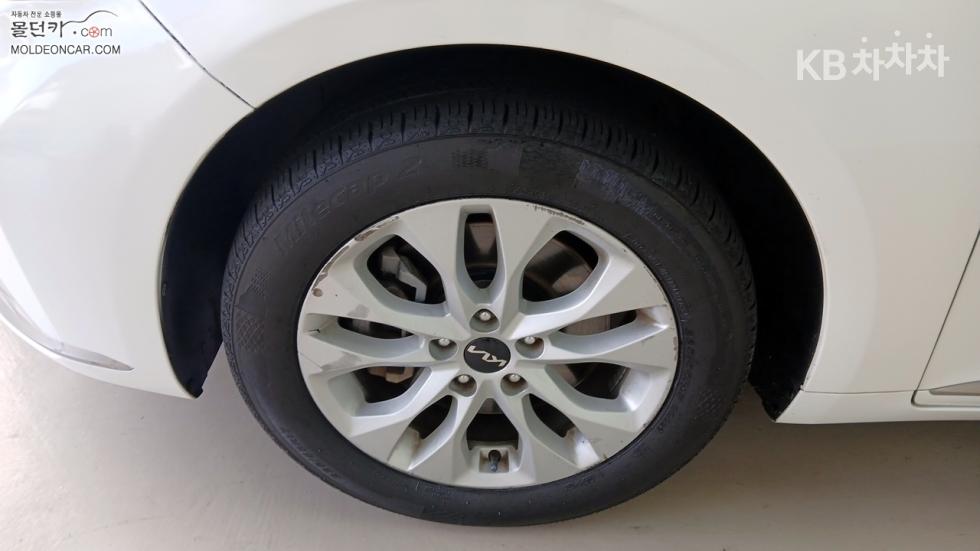 Kia K8 — miniaturë 6