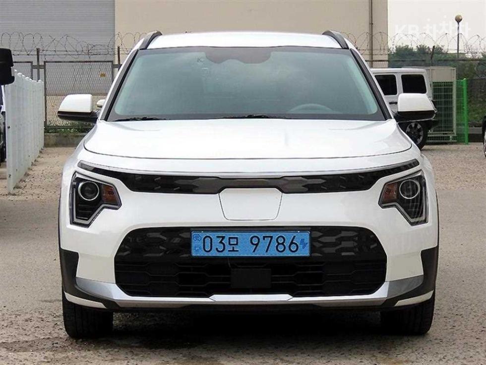 Kia BASE MODEL — фото 1