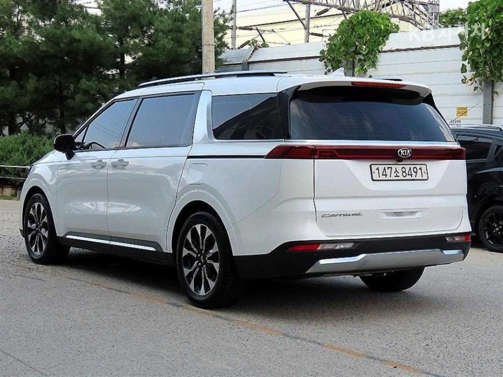 Kia Carnival SIGNATURE — фото 3