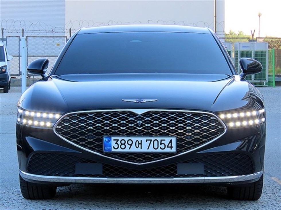 Genesis G90 BASE MODEL — фото 1