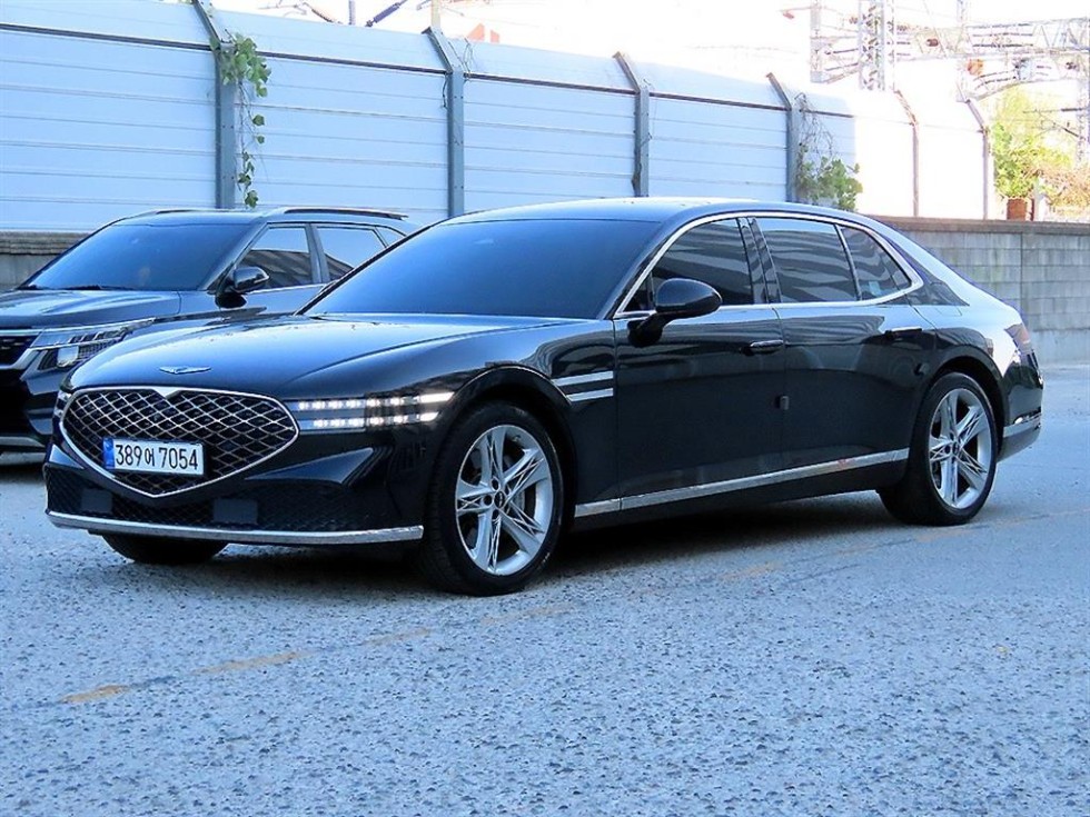 Genesis G90 BASE MODEL — фото 2