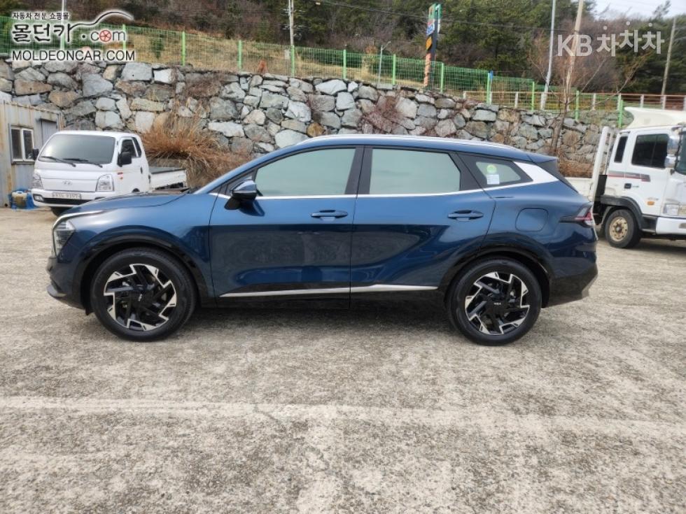 2022 - kia sportage