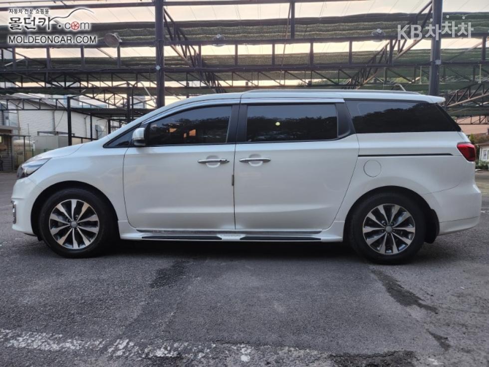 2018 - kia carnival
