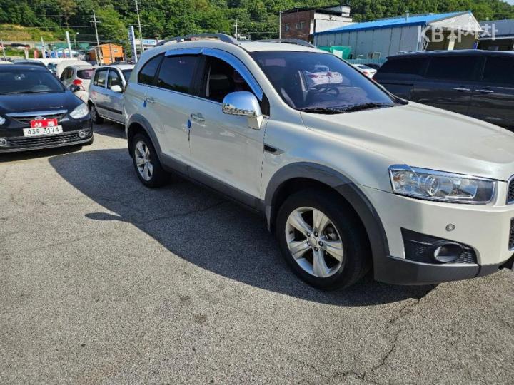 Chevrolet Captiva 2WD LT 4