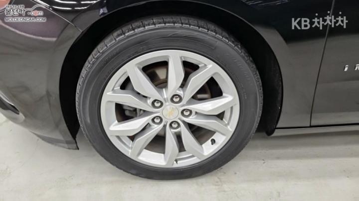 Chevrolet Impala 2.5 LT 9