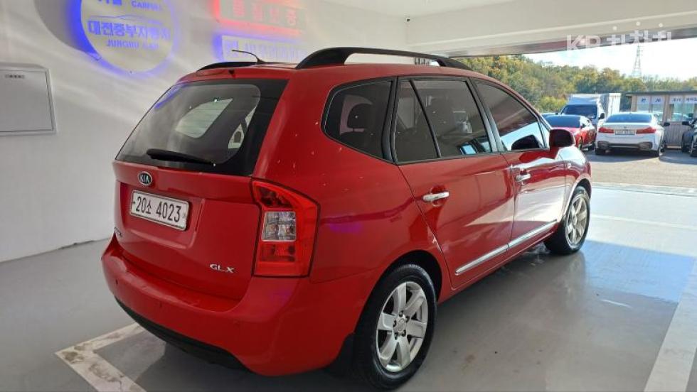 Kia Carens — miniaturë 4