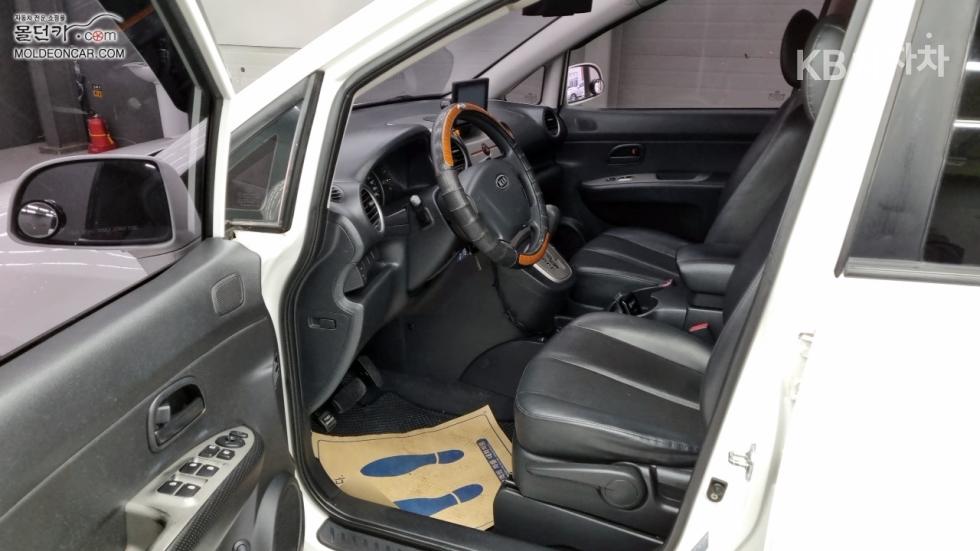 Kia Carens — miniaturë 9