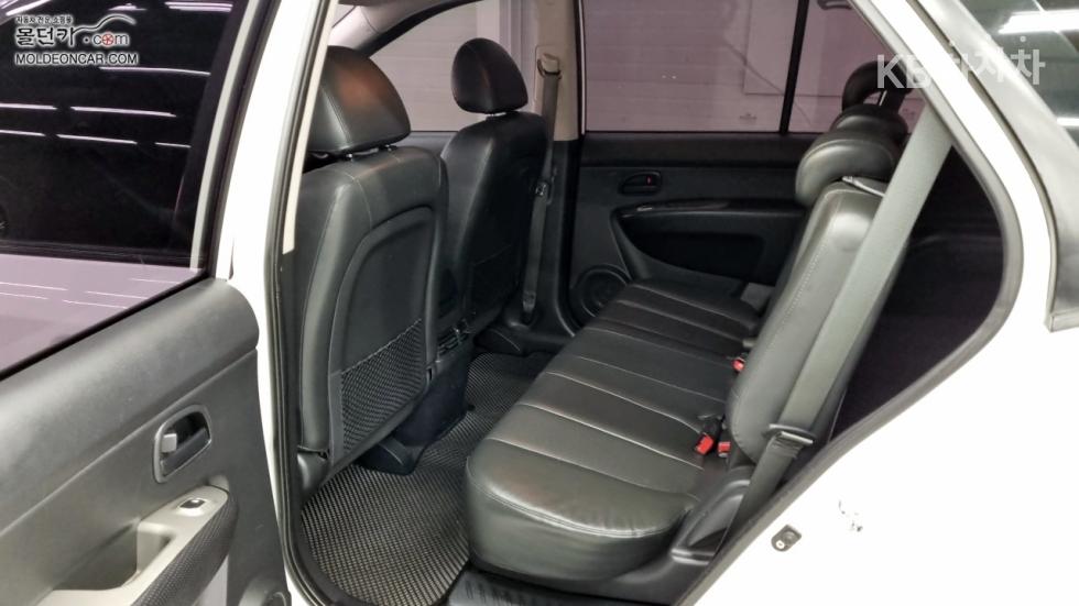 Kia Carens — miniaturë 10