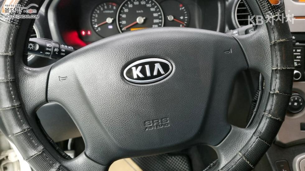 Kia Carens — miniaturë 11