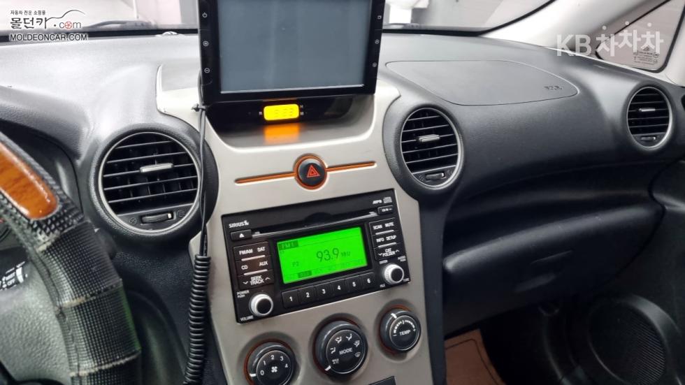 Kia Carens — miniaturë 12
