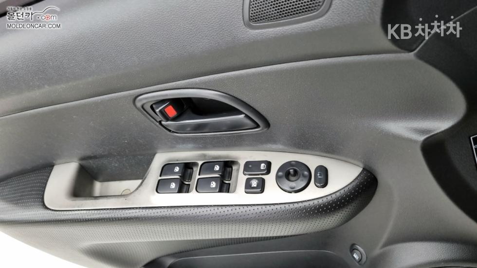 Kia Carens — miniaturë 16