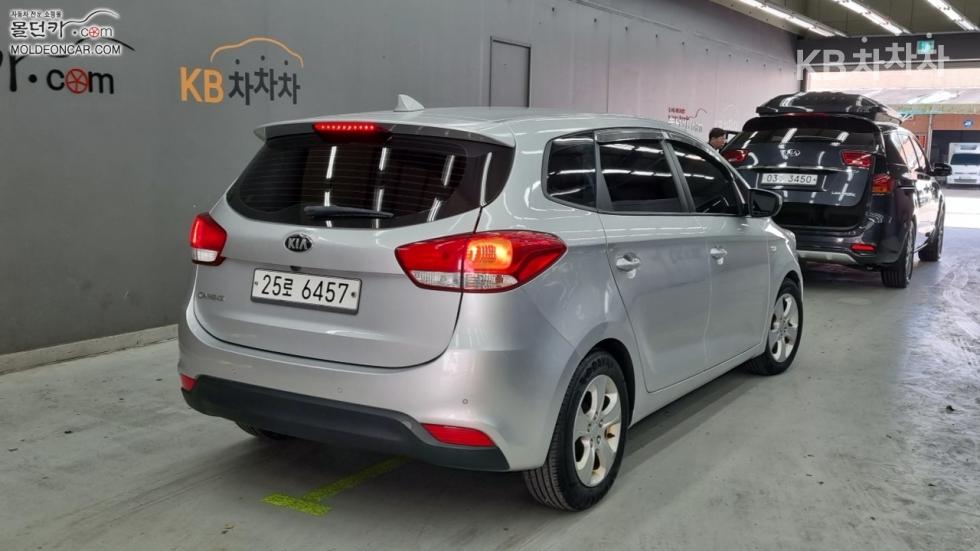 Kia Carens — miniaturë 2