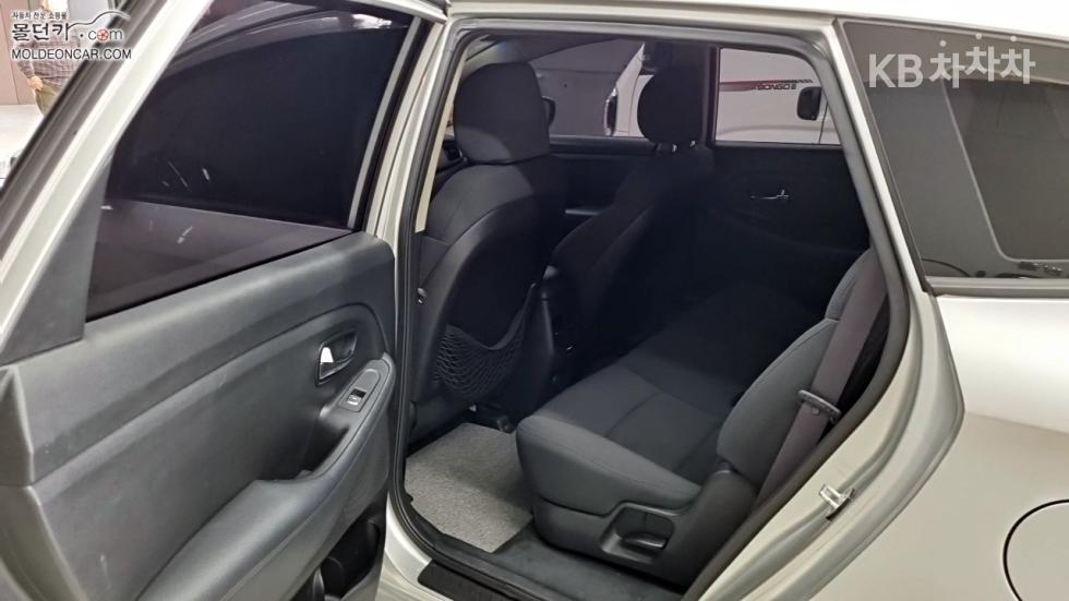 Kia Carens — miniaturë 10