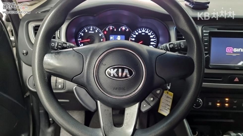 Kia Carens — miniaturë 11