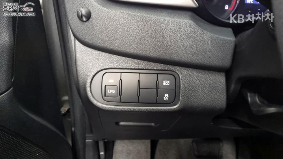 Kia Carens — miniaturë 16