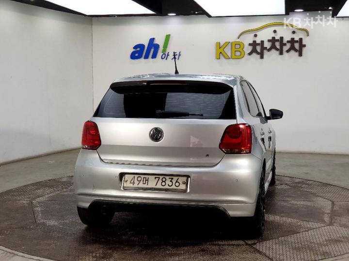 Volkswagen Polo 1.6 TDI R-Line 4