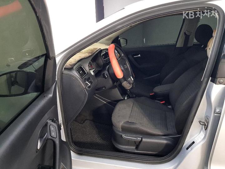 Volkswagen Polo 1.6 TDI R-Line 9