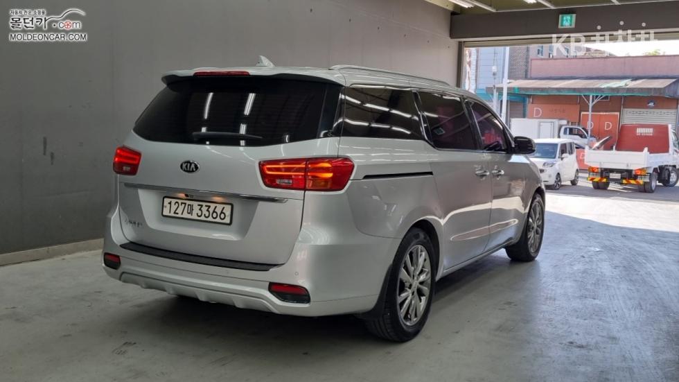 2019 - kia carnival