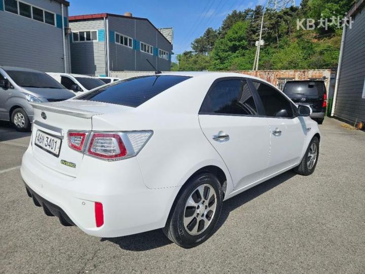 Kia Forte 1.6 Hybrid LPI HEV Base Type 7
