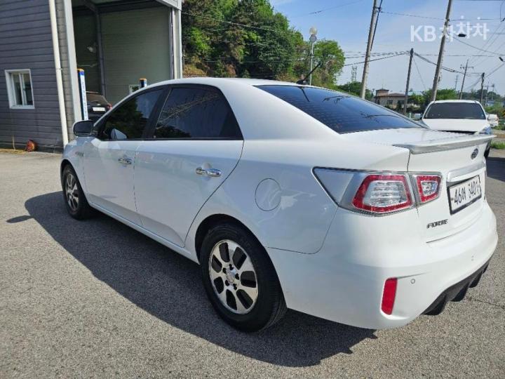 Kia Forte 1.6 Hybrid LPI HEV Base Type 8