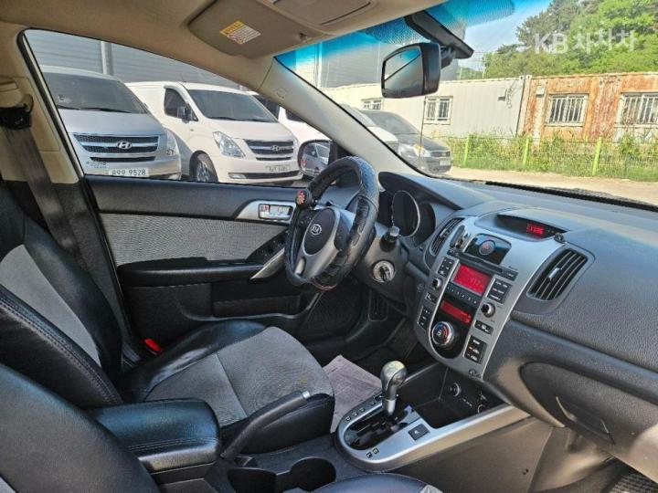 Kia Forte 1.6 Hybrid LPI HEV Base Type 9