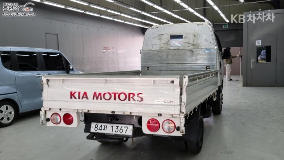 2013 - kia bongo iii