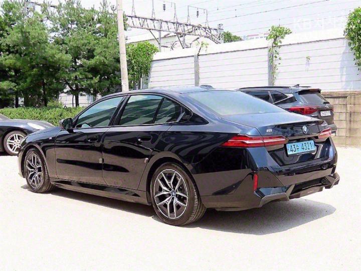 BMW i5 eDrive 40 M Sport 4