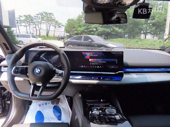 BMW i5 eDrive 40 M Sport 8