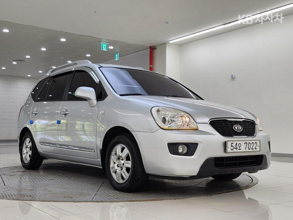 Kia Carens — miniaturë 3