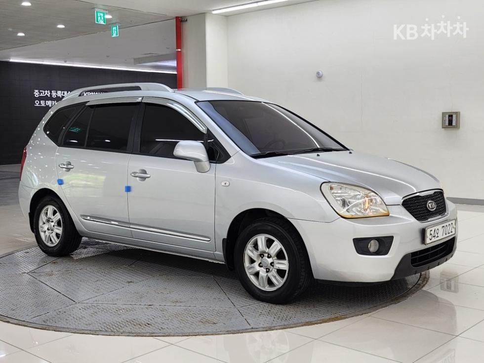 Kia Carens — miniaturë 4