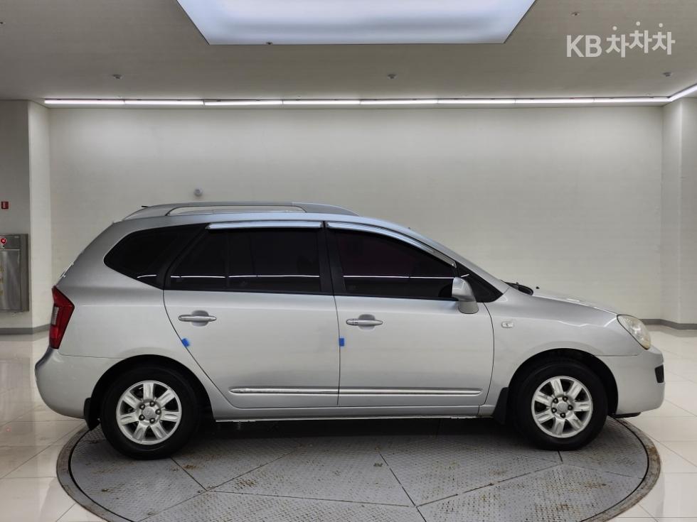 Kia Carens — miniaturë 5