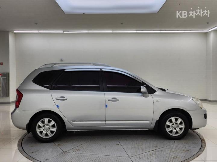 Kia Carens New 2.0 LPI GX Top Model 6